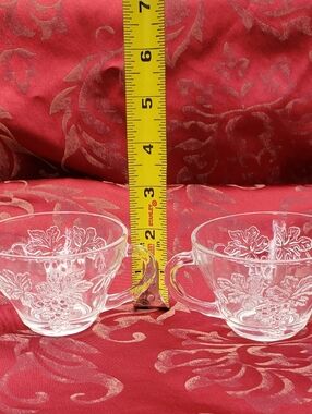 Anchor Hocking Clear Embossed Grape Grapevine Leaves Pattern Glass - Set of 2